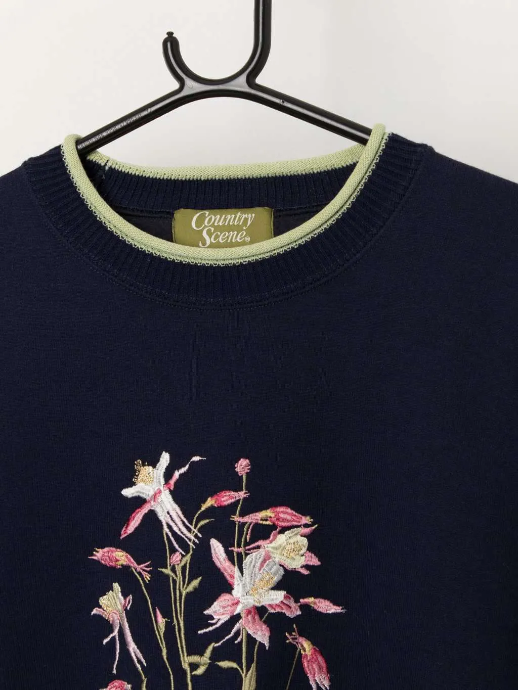 90s vintage wild flower embroidered sweatshirt in navy with boxy fit – Large