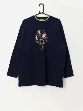 90s vintage wild flower embroidered sweatshirt in navy with boxy fit – Large