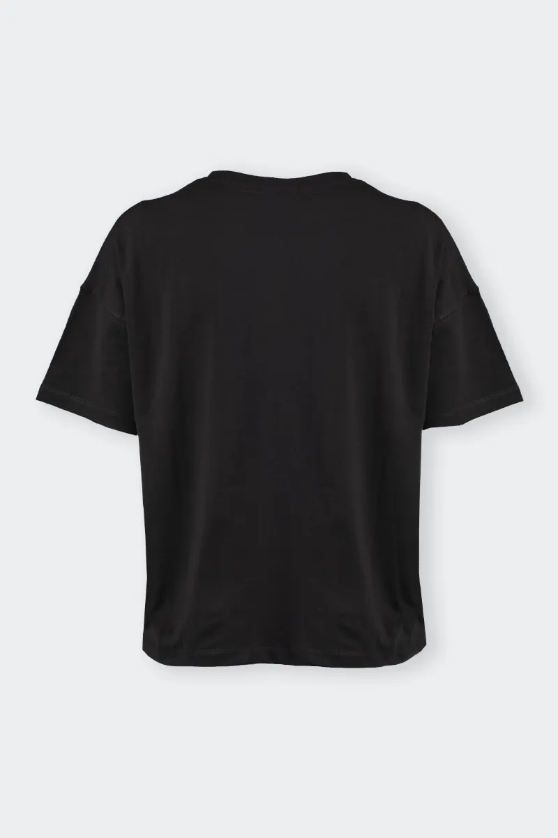 black short sleeve t-shirt