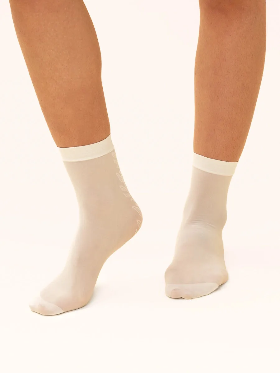 Creamy White Back Vine Sheer Socks