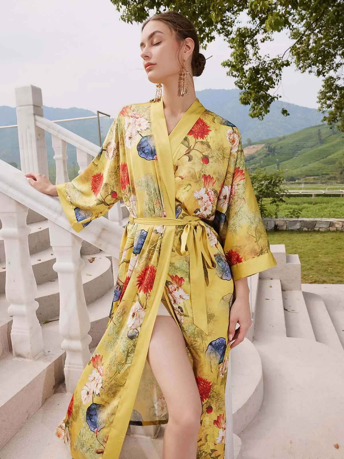 Golden Spring Kimono Robe - Floral Print Japanese Kimono Robe for Spring Season | Elegant and Luxurious Kimono Robe Design | Per