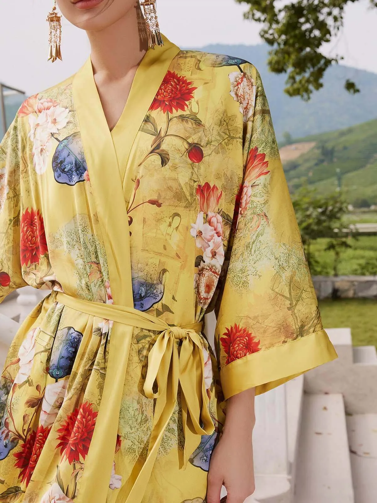 Golden Spring Kimono Robe - Floral Print Japanese Kimono Robe for Spring Season | Elegant and Luxurious Kimono Robe Design | Per