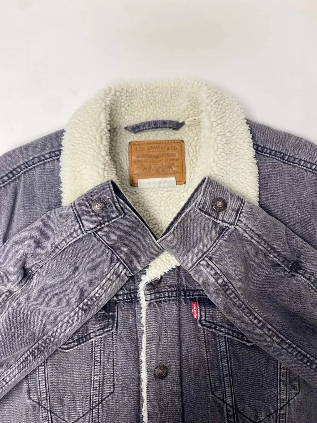 Men’s Levis premium denim sherpa trucker jacket in grey, white collar – Medium