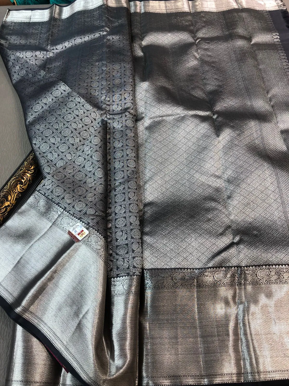 Mrinalini Pure Kanjeevaram Handloom Bridal Silk Saree - Grey and Black Color Combination - SACHI001KSB