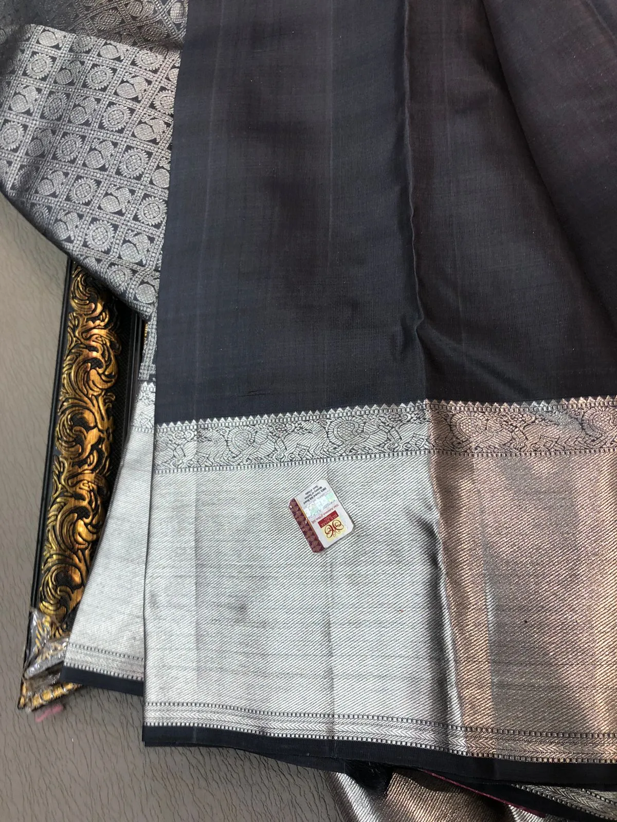 Mrinalini Pure Kanjeevaram Handloom Bridal Silk Saree - Grey and Black Color Combination - SACHI001KSB