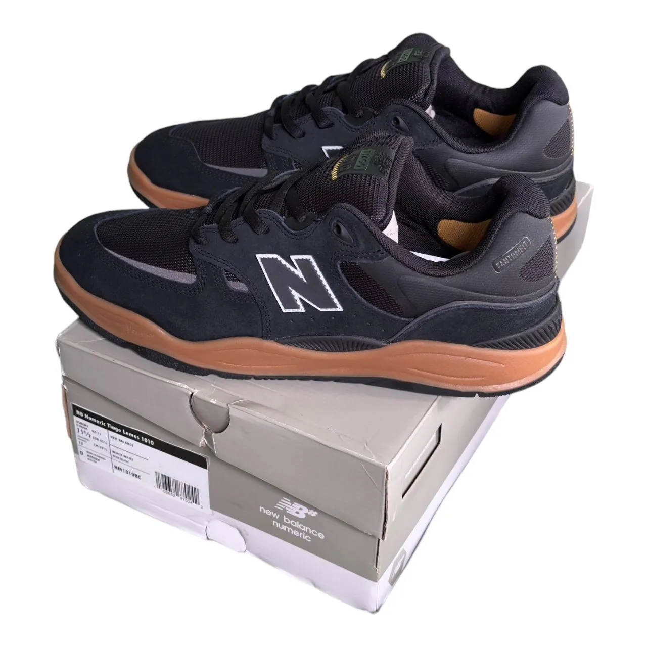 New Balance Men's Black and Brown Trainers