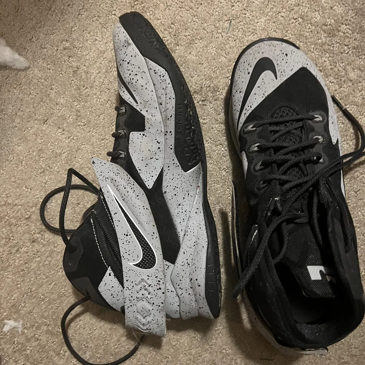 Nike Men's Black and Grey Trainers