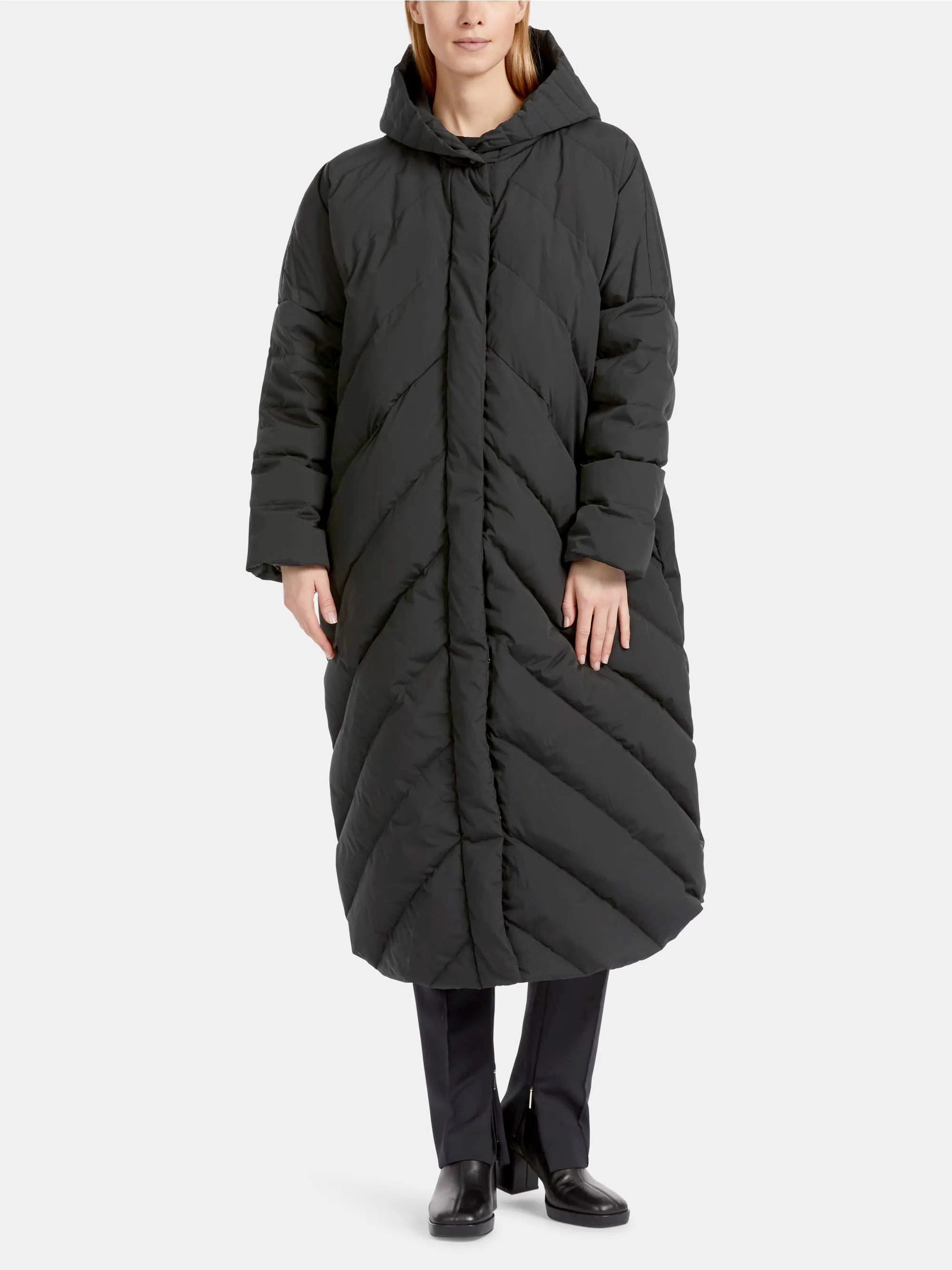 Quilted coat with down filling - black.