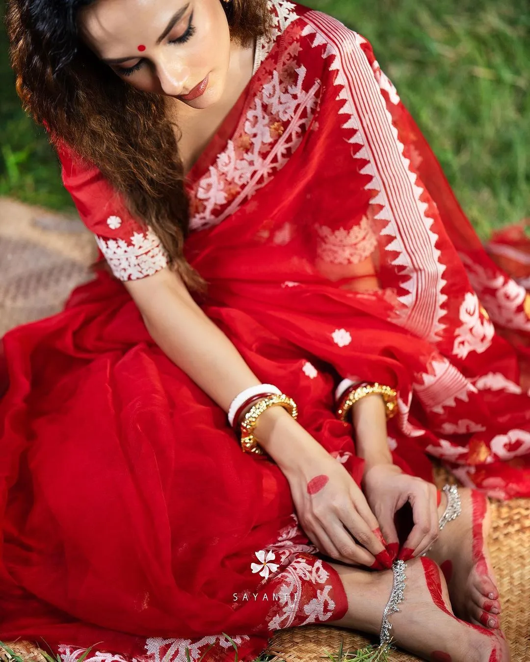 Suhani Red Organza Saree - SOC001RS for women