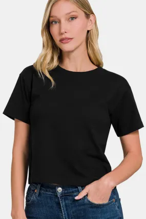 Zenana cropped t-shirt with short sleeves and round neck.